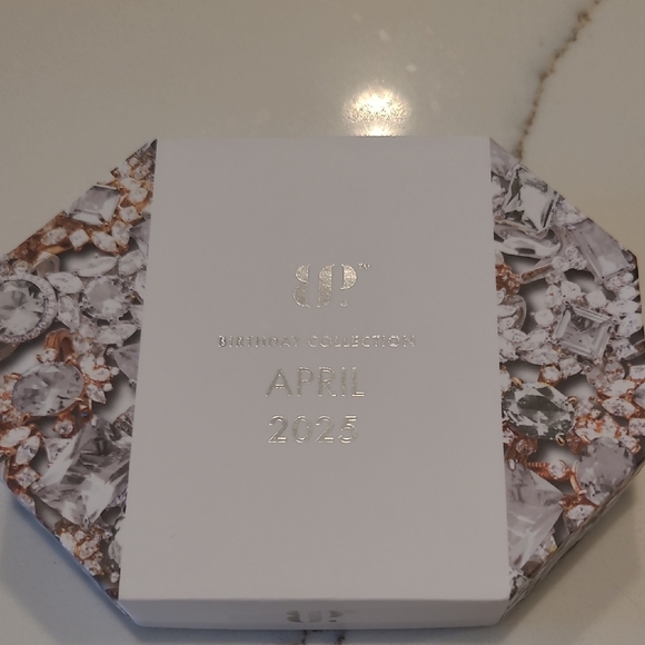 Bomb Party April 2025 Trendmaker Lock Necklace On Silver - Picture 2 of 3